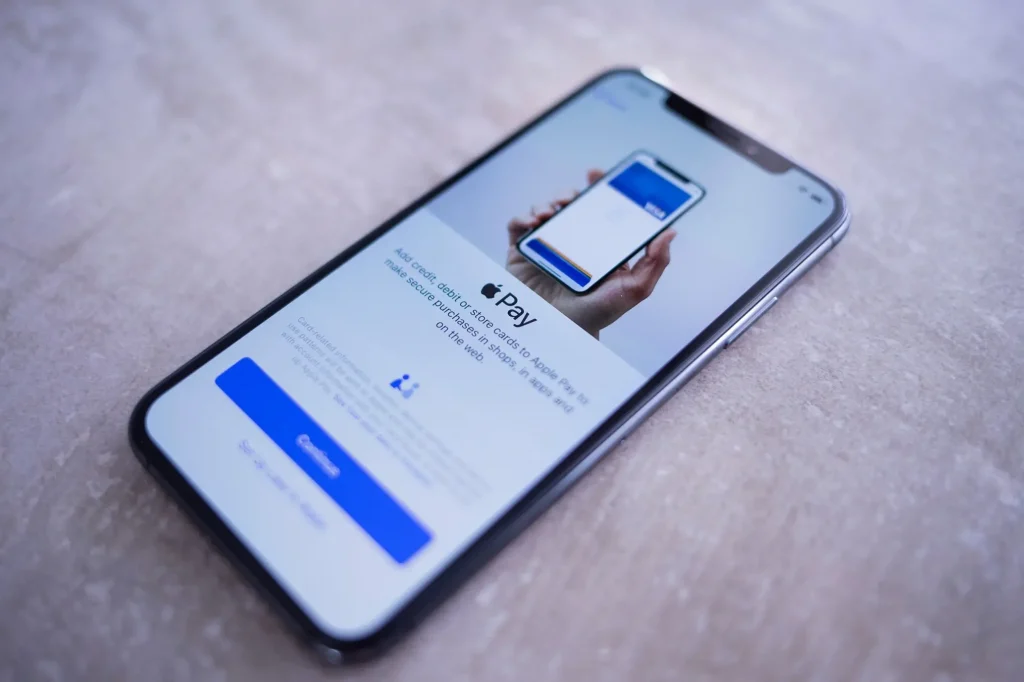 Smartphone mit Apple Pay