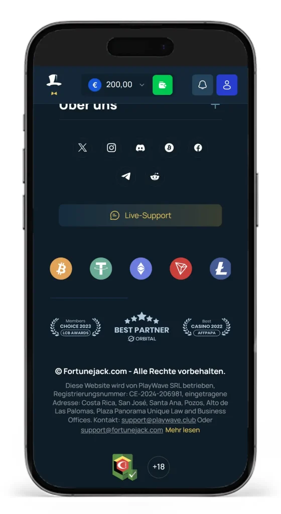 Footer von der Sportwettenseite Fortunejack mit Angaben zur Lizenz und dem Betreiber